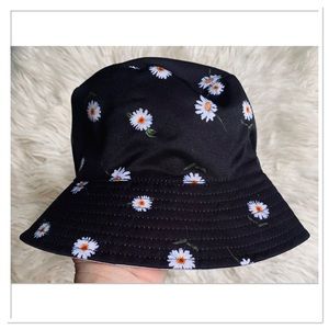 NWT Alice + Olivia Reversible Bucket Hat Daisy Black One Size